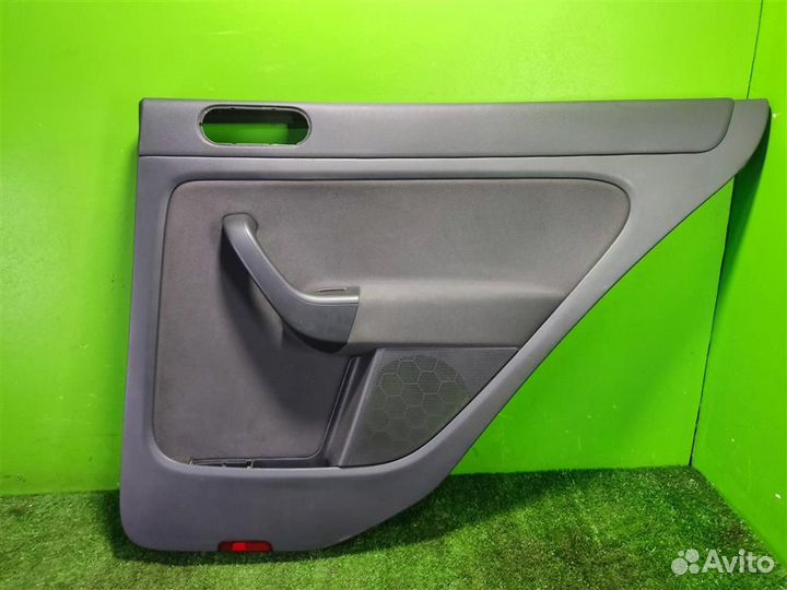 Обшивка двери задней правой volkswagen Golf Plus