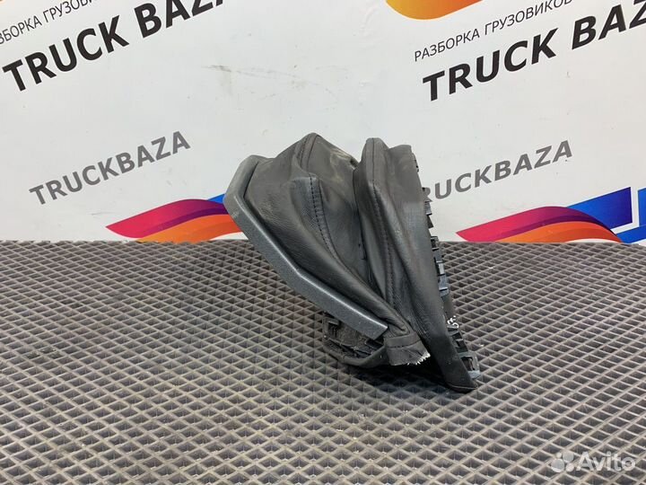 Кожух колонки рулевой Renault T, Volvo FH