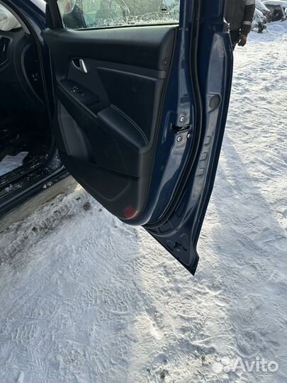 Передняя правая дверь Kia Sportage 3 Clyde Blue A2