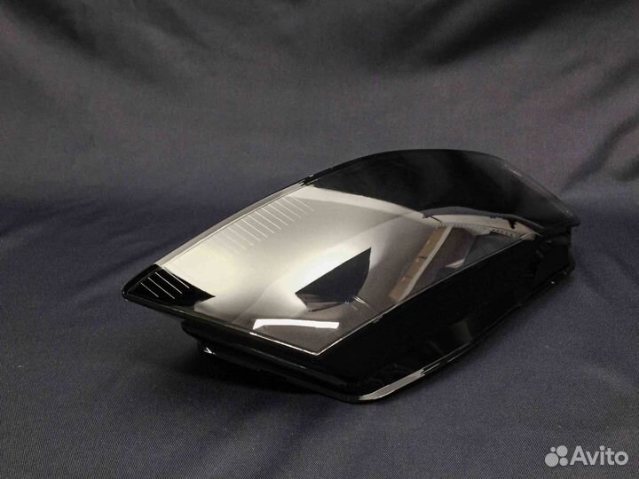 Стекло правой фары Audi A4 2007-2012