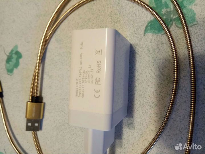 Кабель и адаптер питания Apple