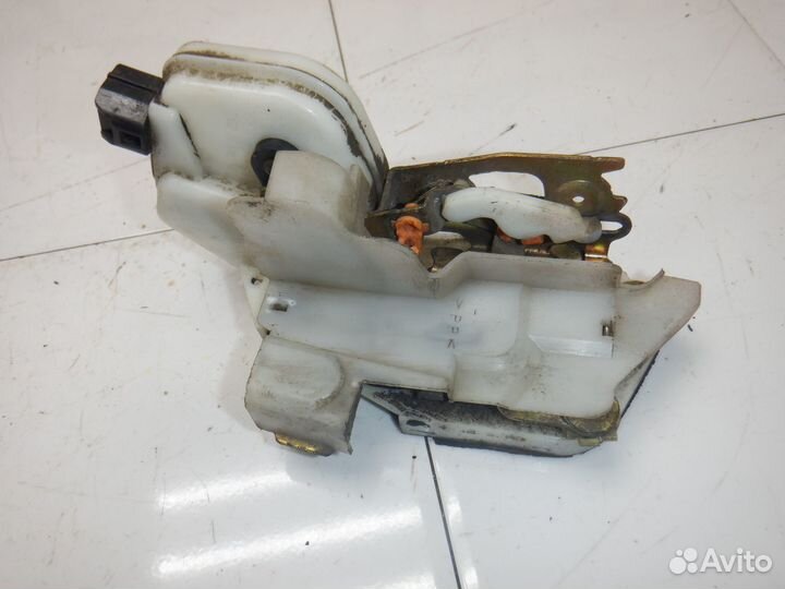 Замок двери передней левой Galant Aspire Legnum