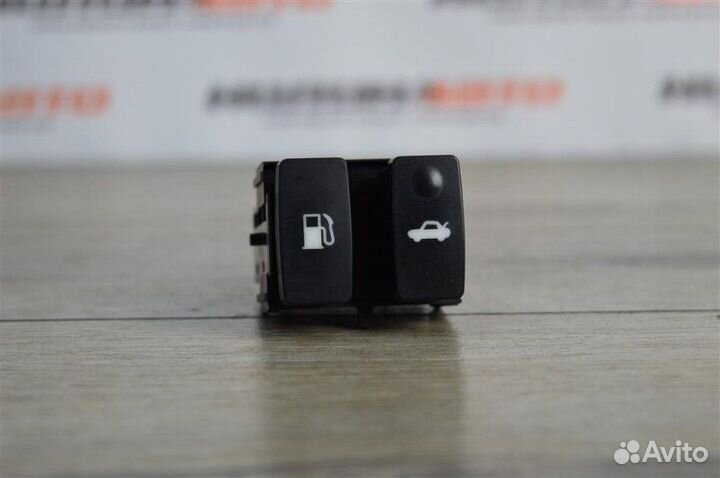 Кнопка открывания багажника Lexus Is 2 2.5 2007