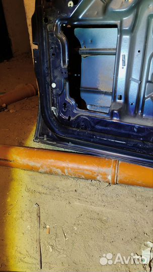 Дверь на dodge caravan