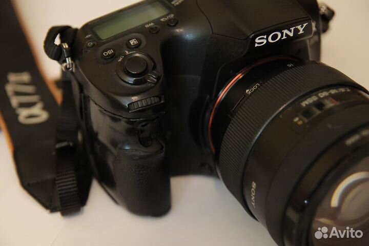 Sony Alpha ilca 77M2 + объектив + вспышка