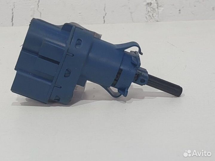 Выключатель стоп сигнала Land Rover Range Rover