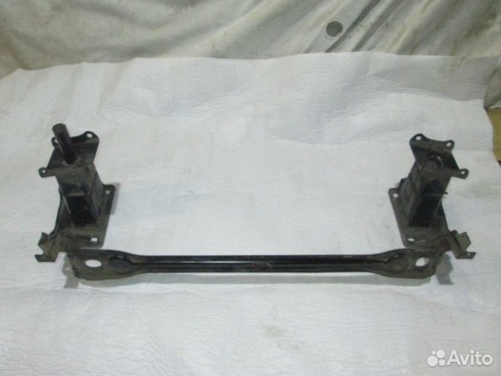 Кронштейн радиатора ниж.часть пер.панели Mercedes