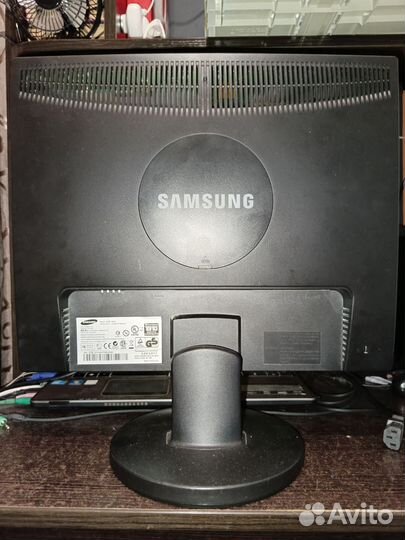 Монитор Samsung 943N, 19