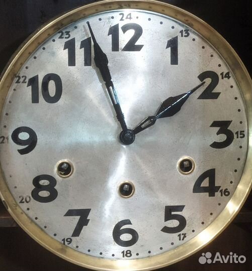 Старинные настенные часы с боем