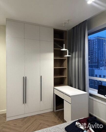 Шкаф распашной белый