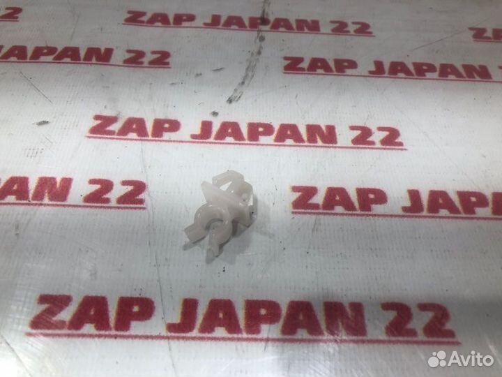 Клипса упора капота Mitsubishi