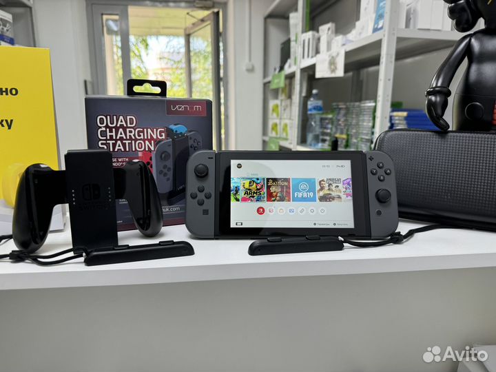 Nintendo Switch + док станция + чехол