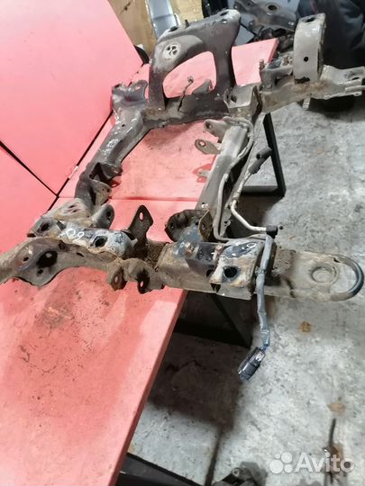 Подрамник Suzuki Grand Vitara J24B