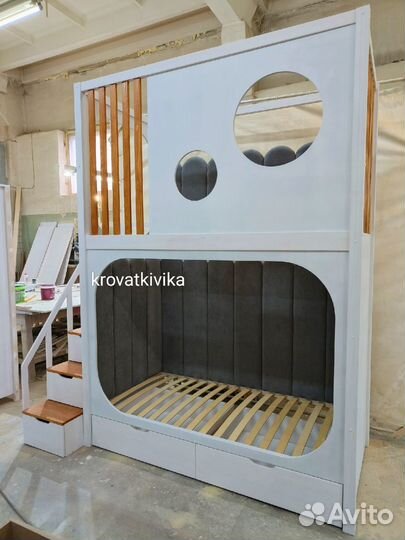 Двухъярусная Эко кровать домик с лестницей комодом