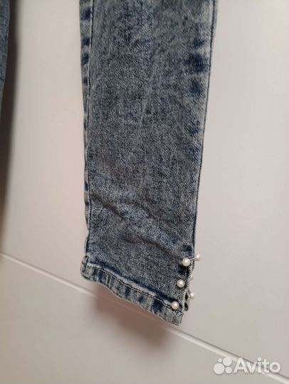 Джинсовая куртка и джинсы