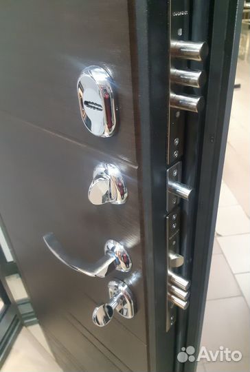 Дверь входная Новелло с зеркалом