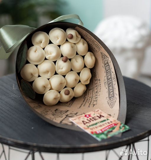 Съедобные мужские букеты из шоколадных пельменей