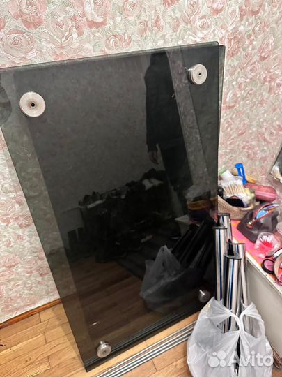 Стеклянный стол