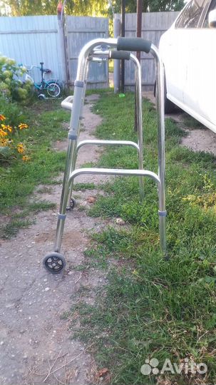 Ходунки для взрослых на колесах