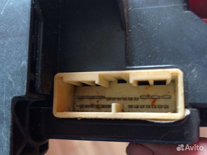 Блок предохранителей toyota Land Cruise r