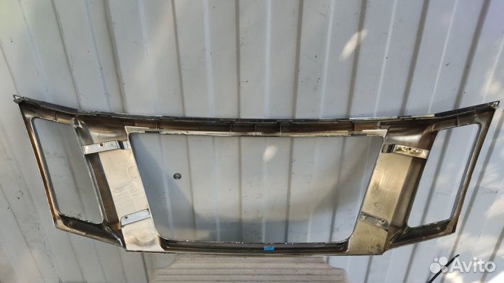 Молдинг решетки радиатора Nissan Terra