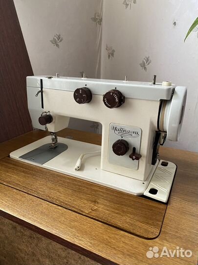 Машинка швейная Чайка 143