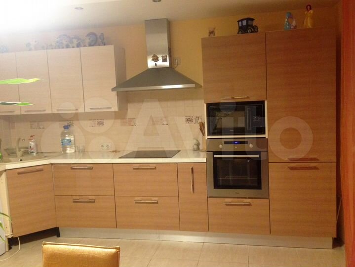 3-к. квартира, 100 м², 2/18 эт.