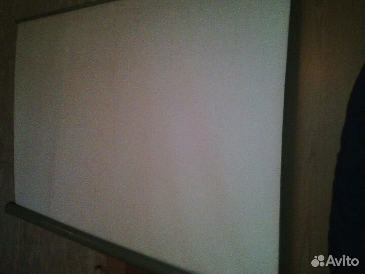 Экран настенный