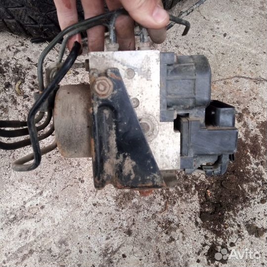 Блок абс toyota avensis т220