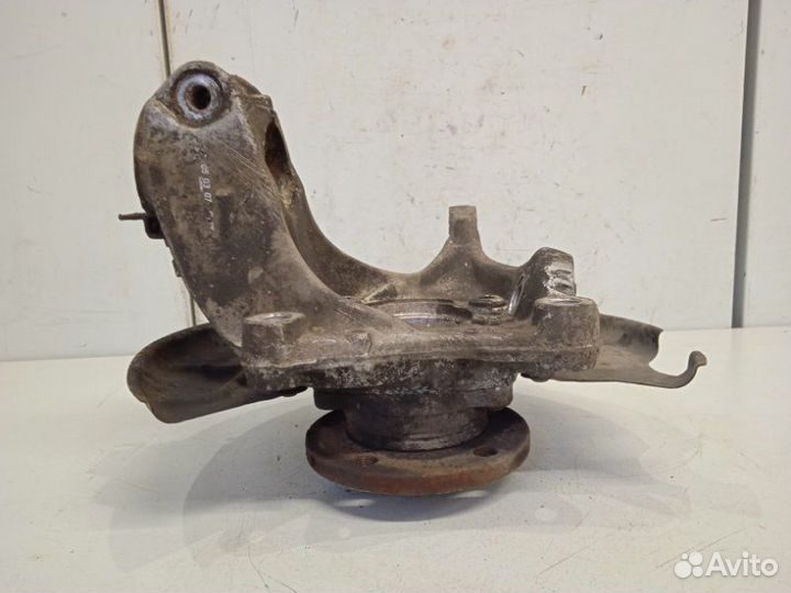 Кулак поворотный передний правый Volkswagen Passat