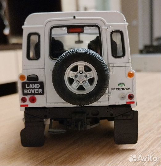 Модель автомобиля Land Rover 1:24