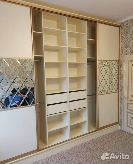 Шкаф купе с зеркалом