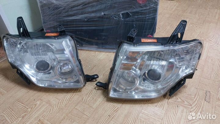 Фара Mitsubishi pajero 4