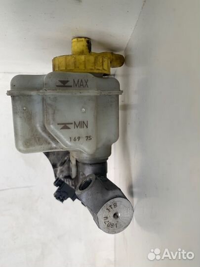 Главный тормозной цилиндр Volkswagen Caddy III BST