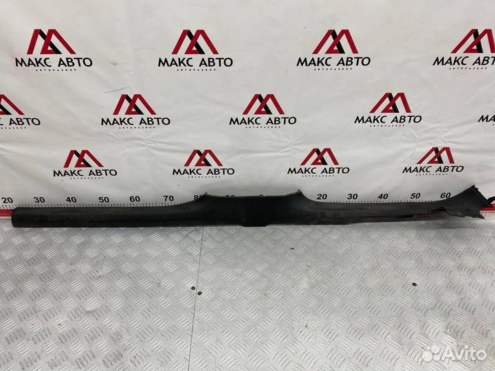 Б/У накладка порога салона (обшивка салона) правый