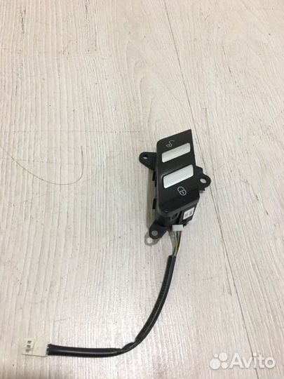 Кнопка центрального замка правая Mercedes Benz