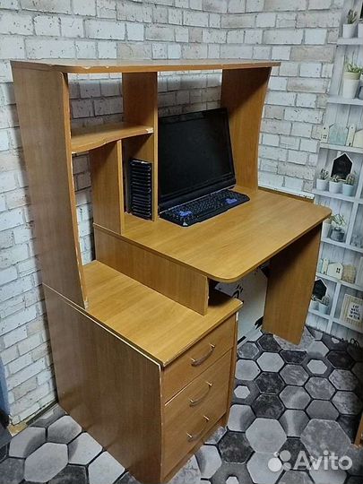 Компьютерный стол