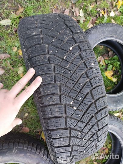 Pirelli Ice Zero 2 215/65 R17
