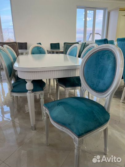 Стол и стулья