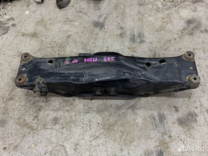 Задний подрамник Subaru Forester Sg