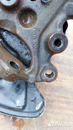 Кулак поворотный передний Mercedes-Benz W203