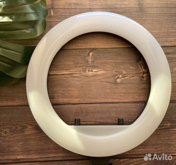 Кольцевая лампа 36 см + штатив и 3 держателя