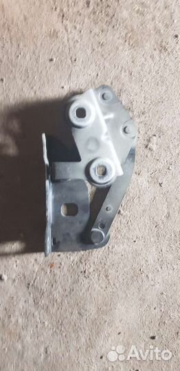 Петля капота правая Ланд Ровер Land Rover L322