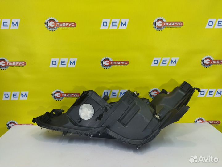 Фара правая Toyota Camry 8 хв70 2017