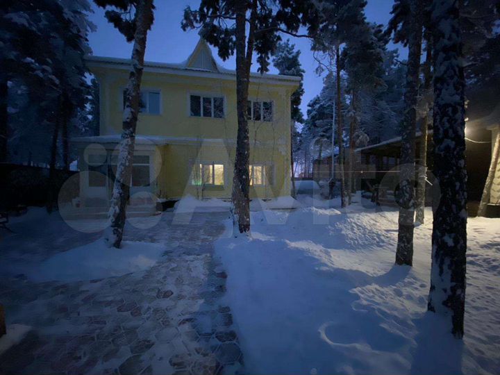 Коттедж 180 м² на участке 10 сот.