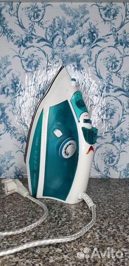 Утюг и гладильная доска