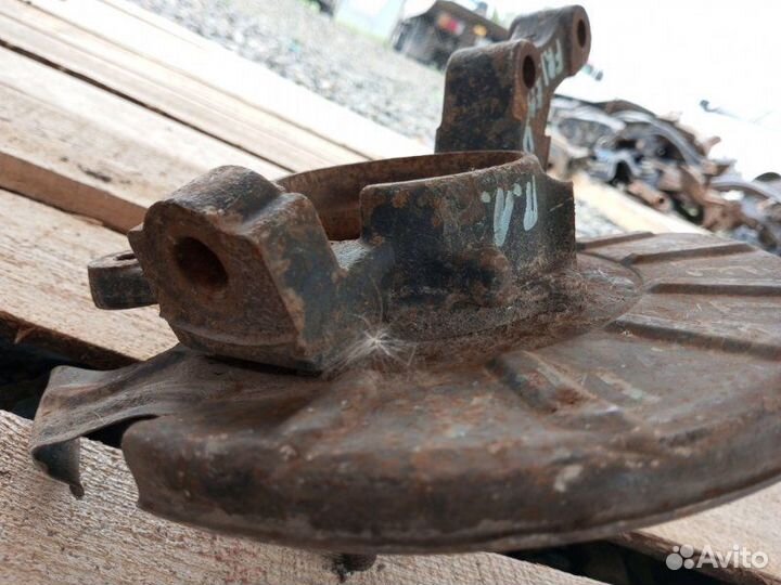 Кулак поворотный передний правый Land Rover