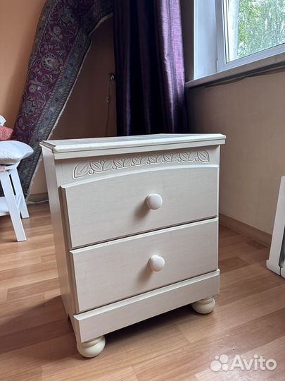 Тумба прикроватная