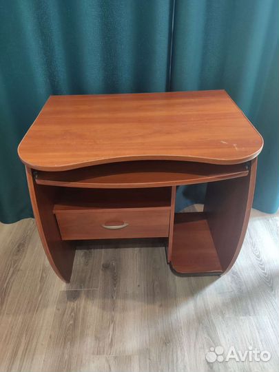 Компьютерный/письменный стол