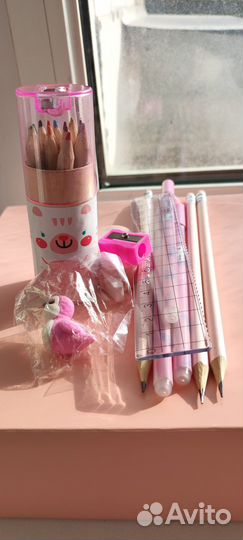 Пенал с письменными принадлежностями